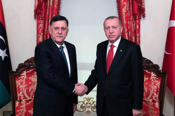 Accord militaire Turquie-Libye: Erdogan reçoit Sarraj à huis clos