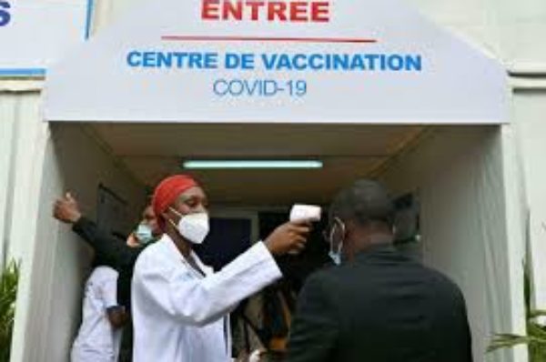 Covid-19 : en Côte d’Ivoire, le vaccin est un enjeu « capital » pour relancer le tourisme
